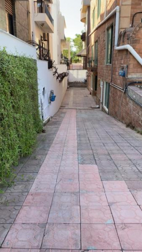 Street 32